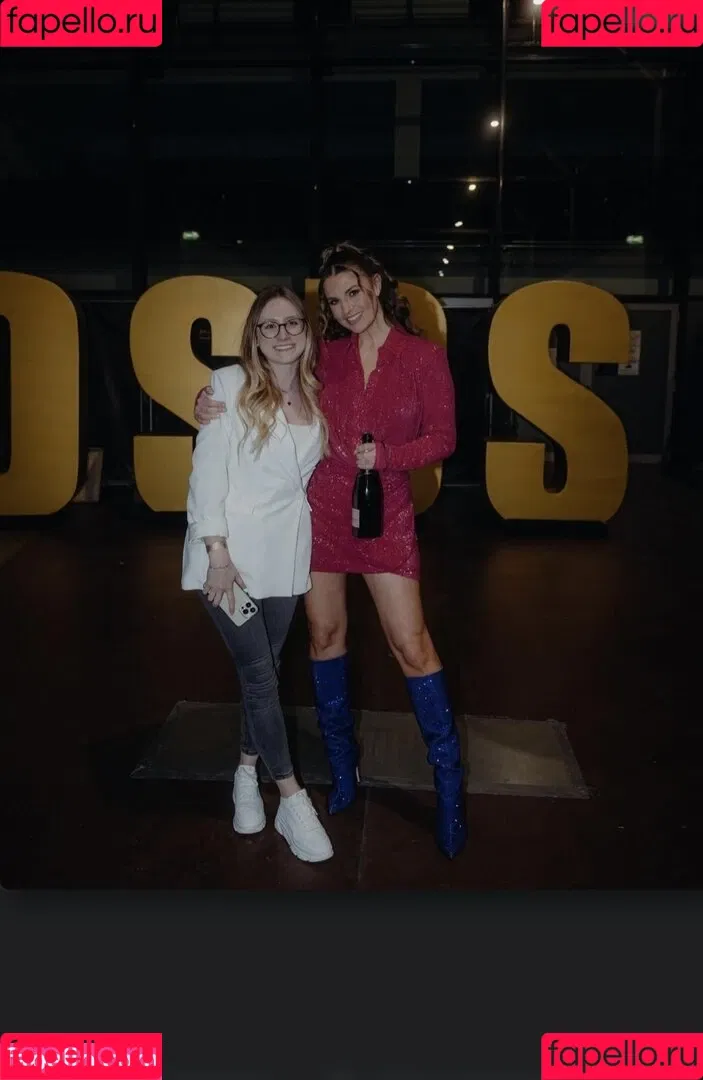 Laura Wontorra / LauraWontorra / laura_wontorra / laurachesnok Onlyfans Photo Gallery 