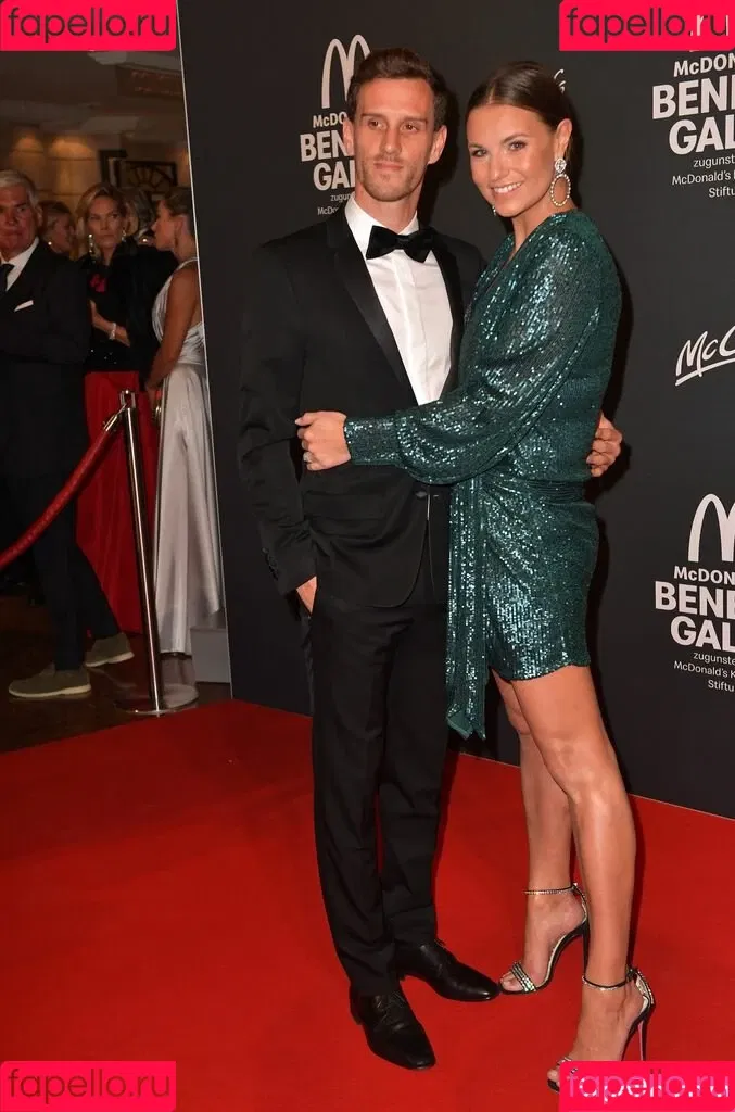 Laura Wontorra / LauraWontorra / laura_wontorra / laurachesnok Onlyfans Photo Gallery 