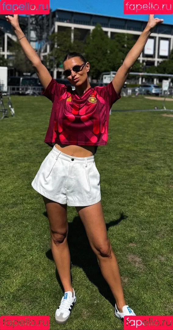 Laura Wontorra / LauraWontorra / laura_wontorra / laurachesnok Onlyfans Photo Gallery 