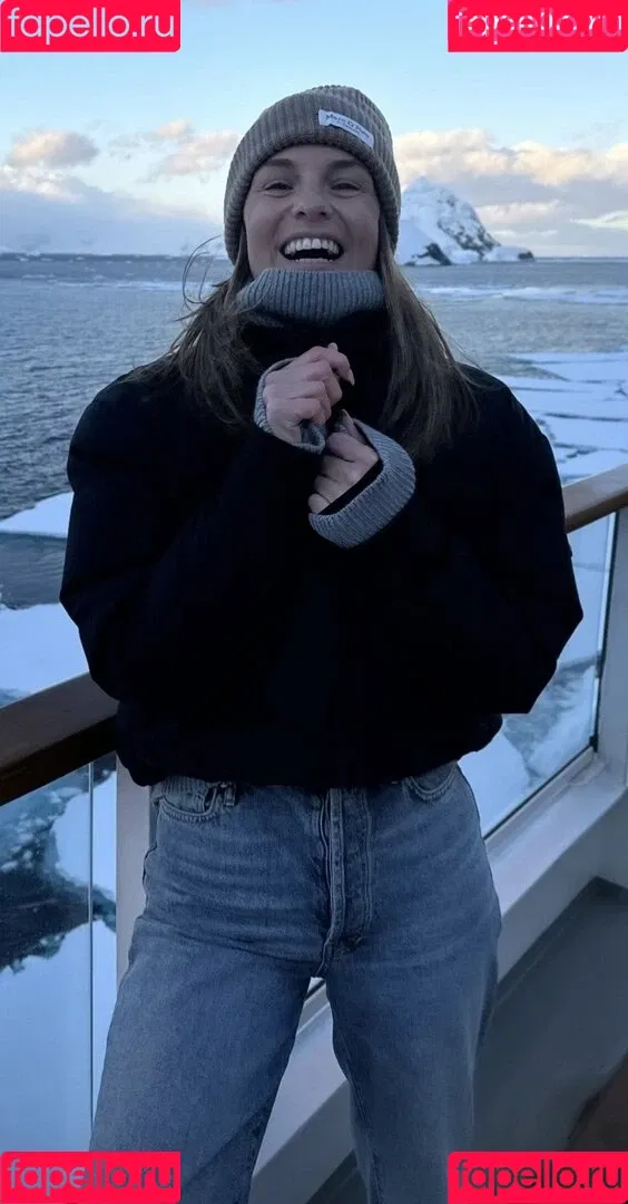 Laura Wontorra / LauraWontorra / laura_wontorra / laurachesnok Onlyfans Photo Gallery 