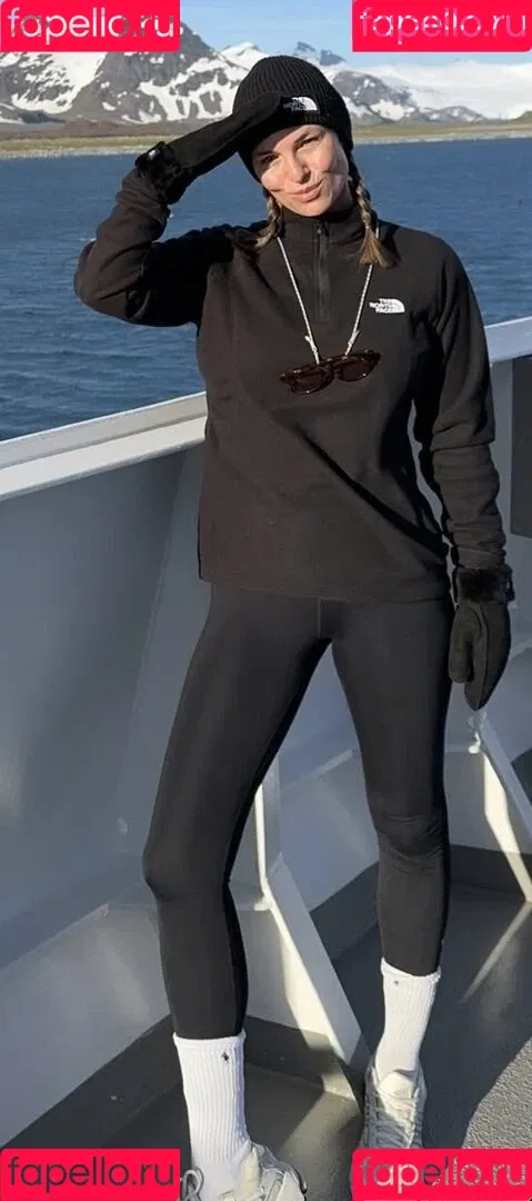 Laura Wontorra / LauraWontorra / laura_wontorra / laurachesnok Onlyfans Photo Gallery 