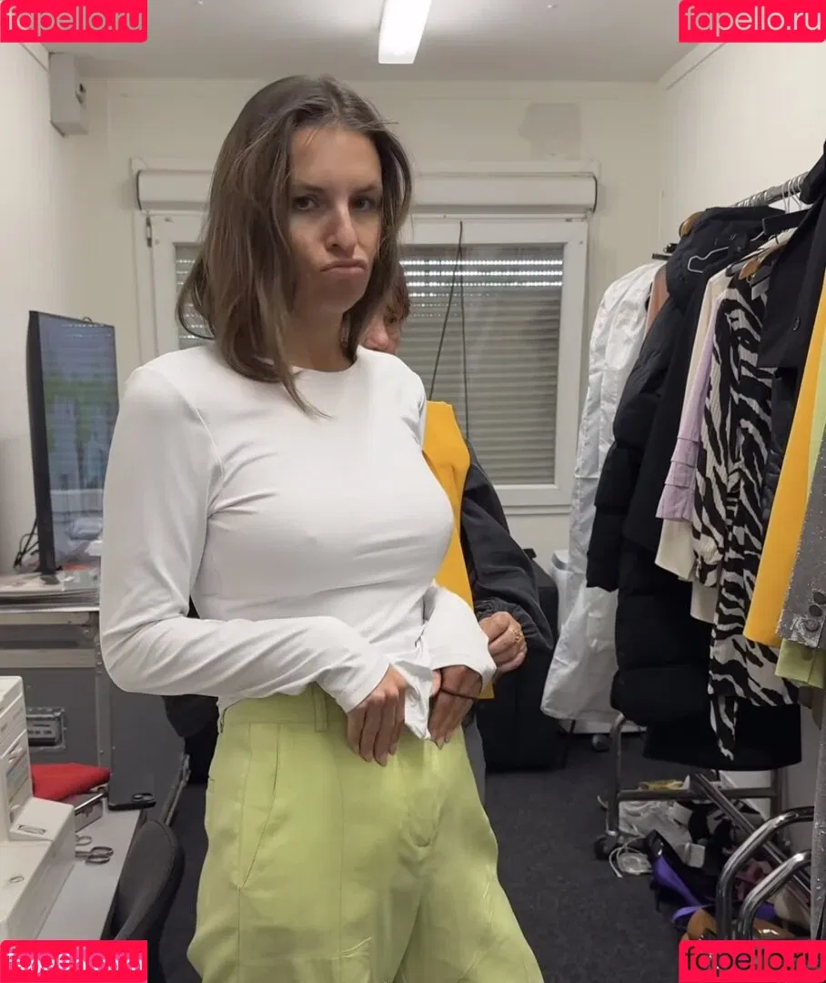 Laura Wontorra / LauraWontorra / laura_wontorra / laurachesnok Onlyfans Photo Gallery 