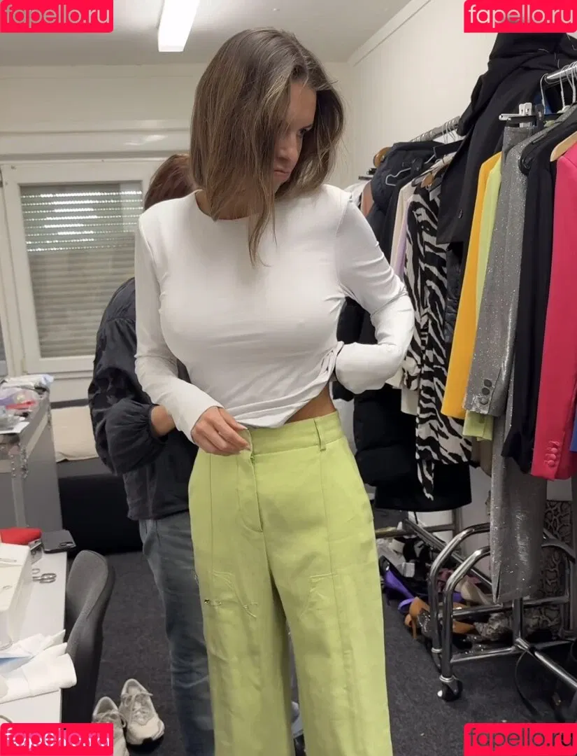 Laura Wontorra / LauraWontorra / laura_wontorra / laurachesnok Onlyfans Photo Gallery 