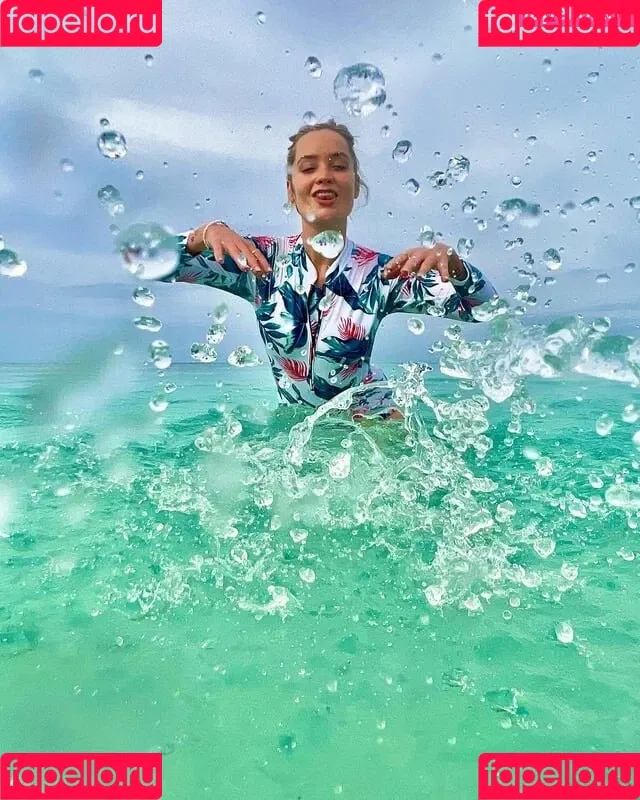 Laura Whitmore / thewhitmore Onlyfans Photo Gallery 