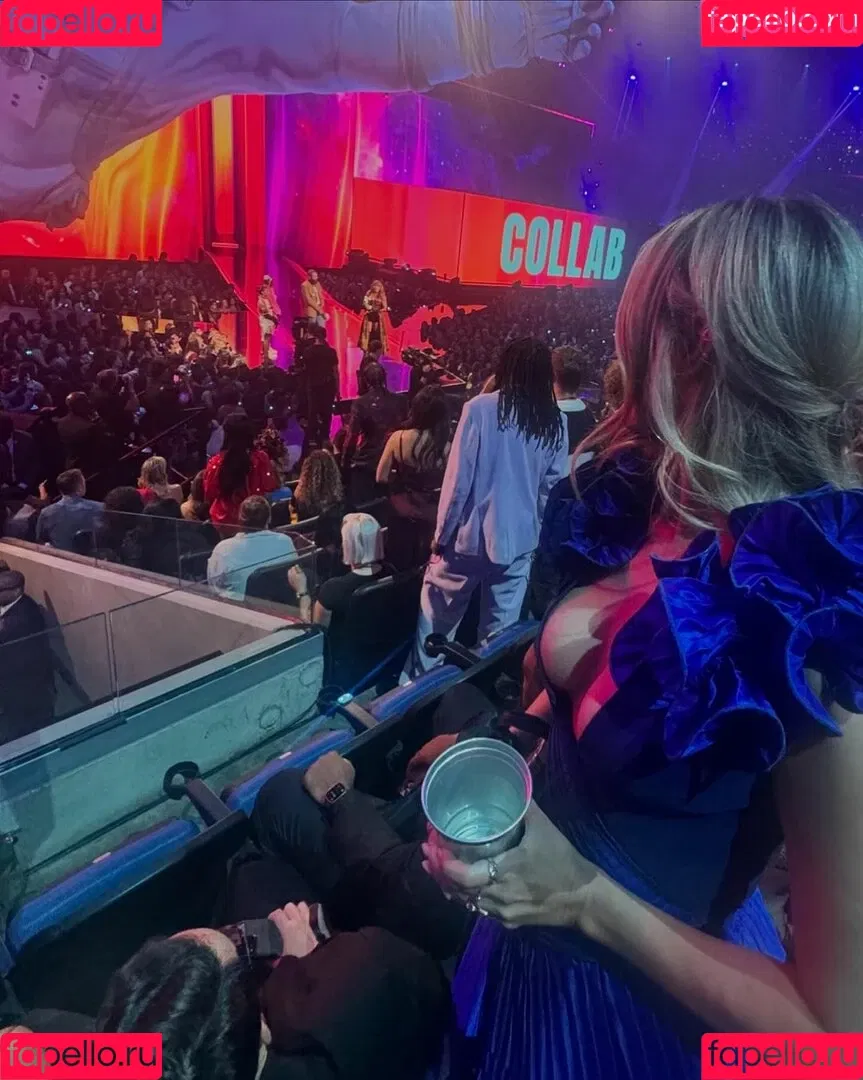 Laura Whitmore / thewhitmore Onlyfans Photo Gallery 