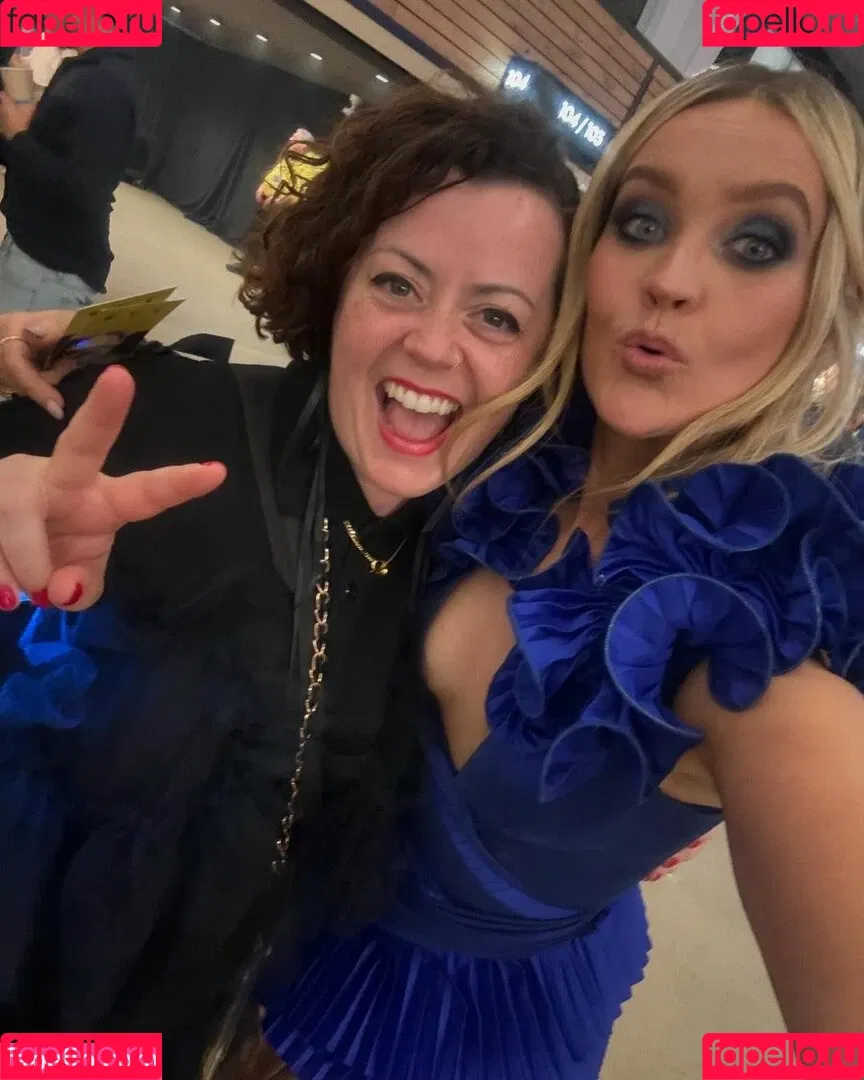 Laura Whitmore / thewhitmore Onlyfans Photo Gallery 