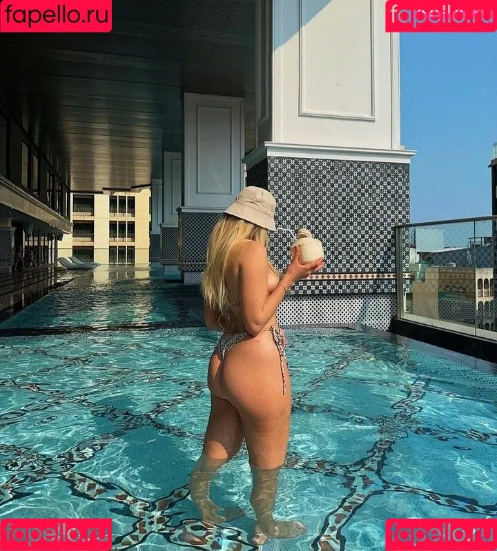 Larissa Neumann / tigerlariz Onlyfans Photo Gallery 