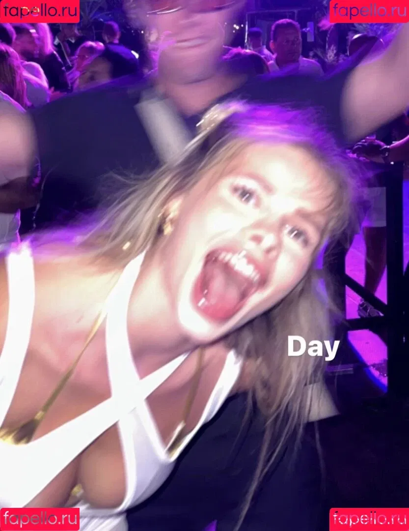 Larissa Neumann / tigerlariz Onlyfans Photo Gallery 