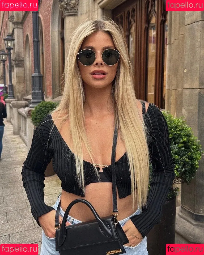 Larissa Neumann / tigerlariz Onlyfans Photo Gallery 