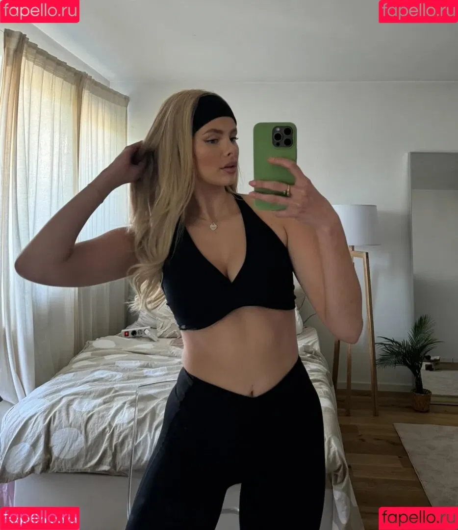 Larissa Neumann / tigerlariz Onlyfans Photo Gallery 