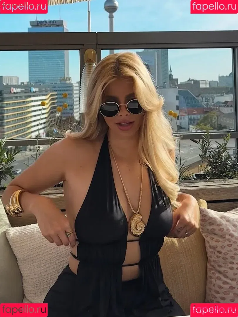 Larissa Neumann / tigerlariz Onlyfans Photo Gallery 