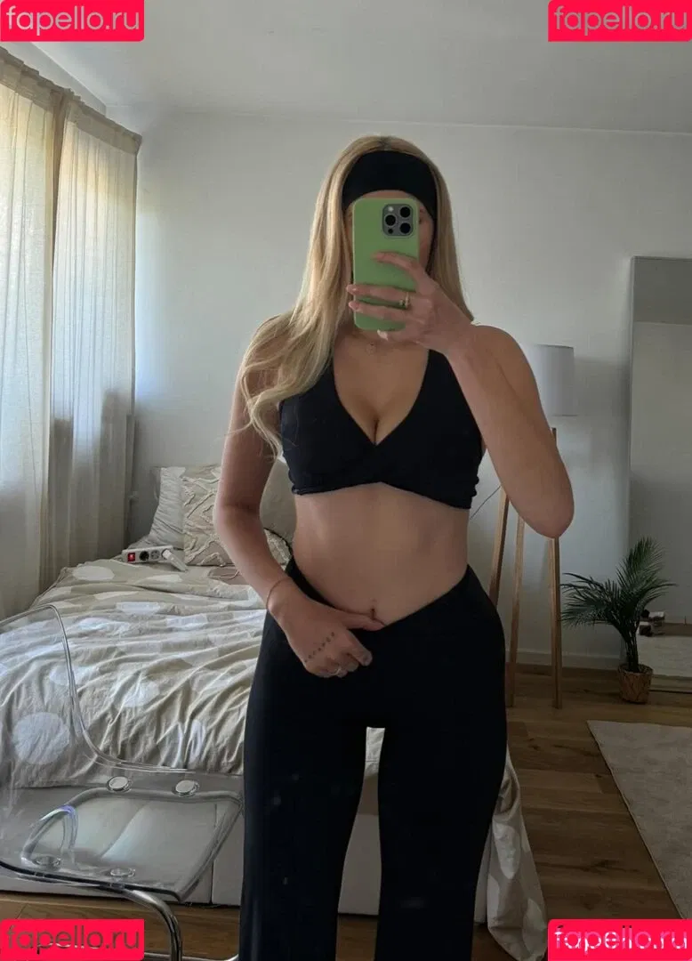 Larissa Neumann / tigerlariz Onlyfans Photo Gallery 