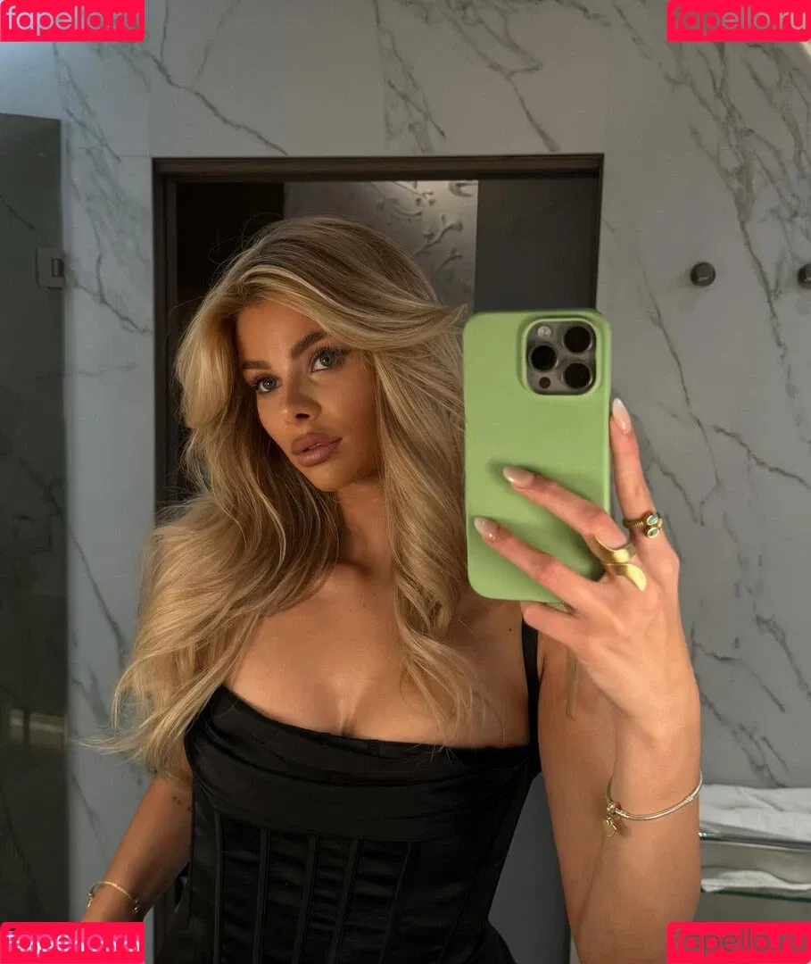 Larissa Neumann / tigerlariz Onlyfans Photo Gallery 