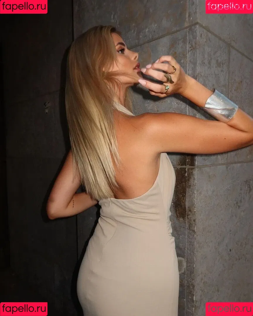 Larissa Neumann / tigerlariz Onlyfans Photo Gallery 