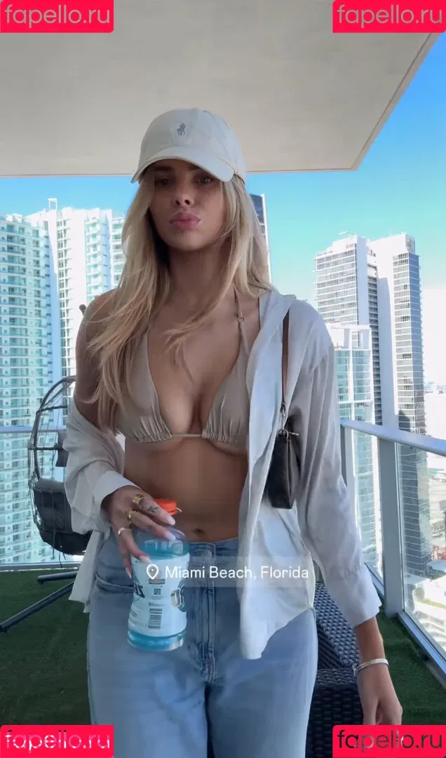 Larissa Neumann / tigerlariz Onlyfans Photo Gallery 