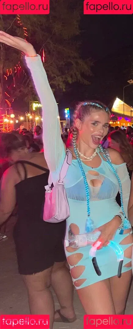 Larissa Neumann / tigerlariz Onlyfans Photo Gallery 