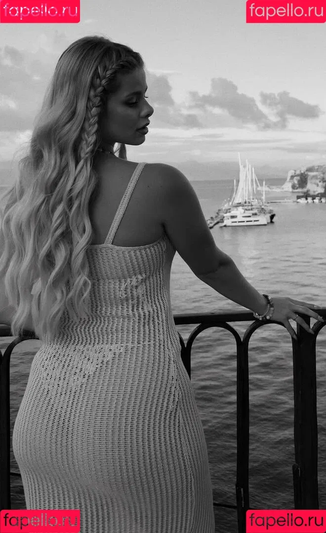 Larissa Neumann / tigerlariz Onlyfans Photo Gallery 