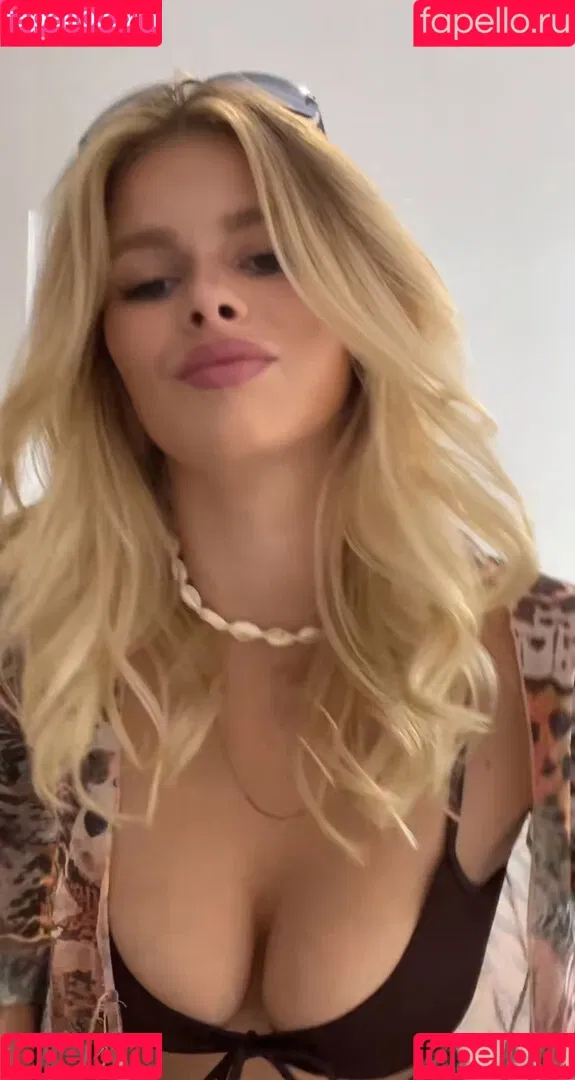 Larissa Neumann / tigerlariz Onlyfans Photo Gallery 