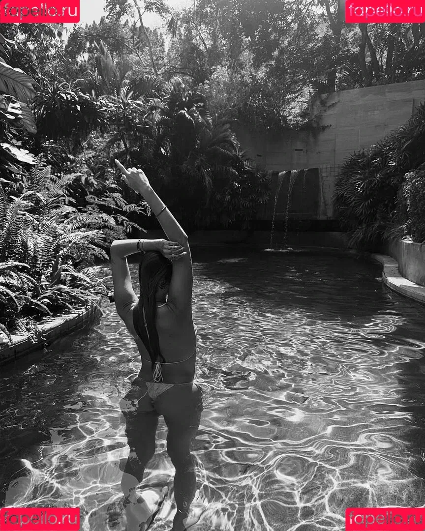 Larissa Neumann / tigerlariz Onlyfans Photo Gallery 