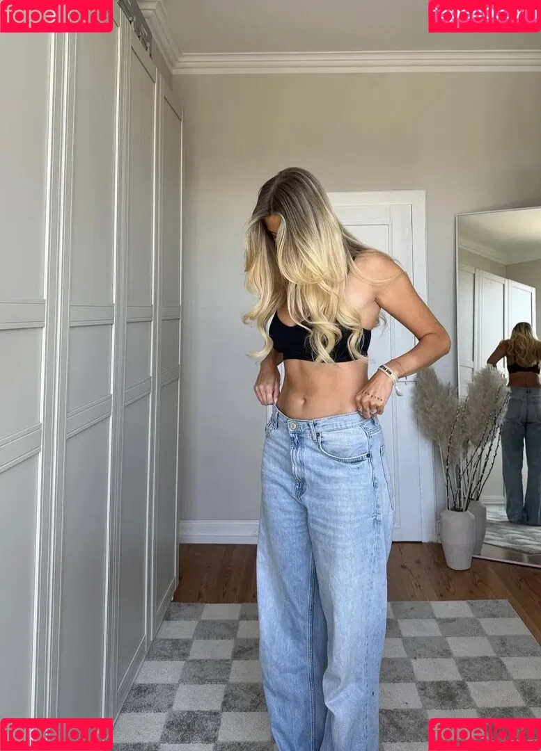 Larissa Neumann / tigerlariz Onlyfans Photo Gallery 