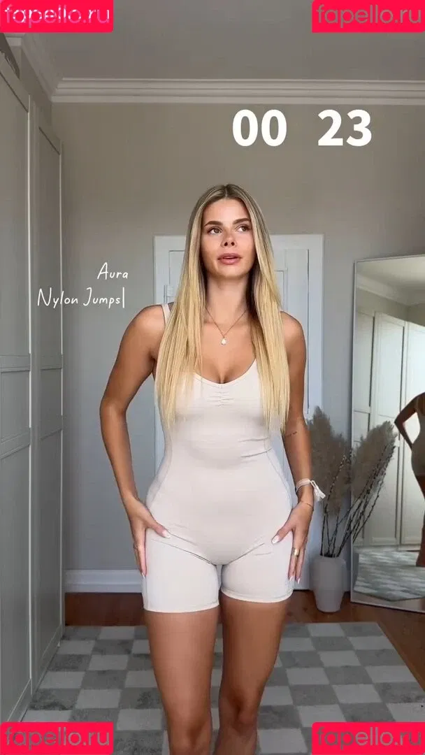 Larissa Neumann / tigerlariz Onlyfans Photo Gallery 