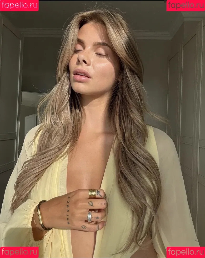 Larissa Neumann / tigerlariz Onlyfans Photo Gallery 