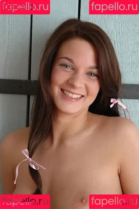 Leonie Saint Onlyfans Photo Gallery 