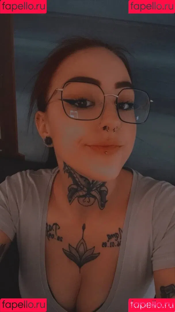 y0urd3vil_666 / yougotcarried Onlyfans Photo Gallery 