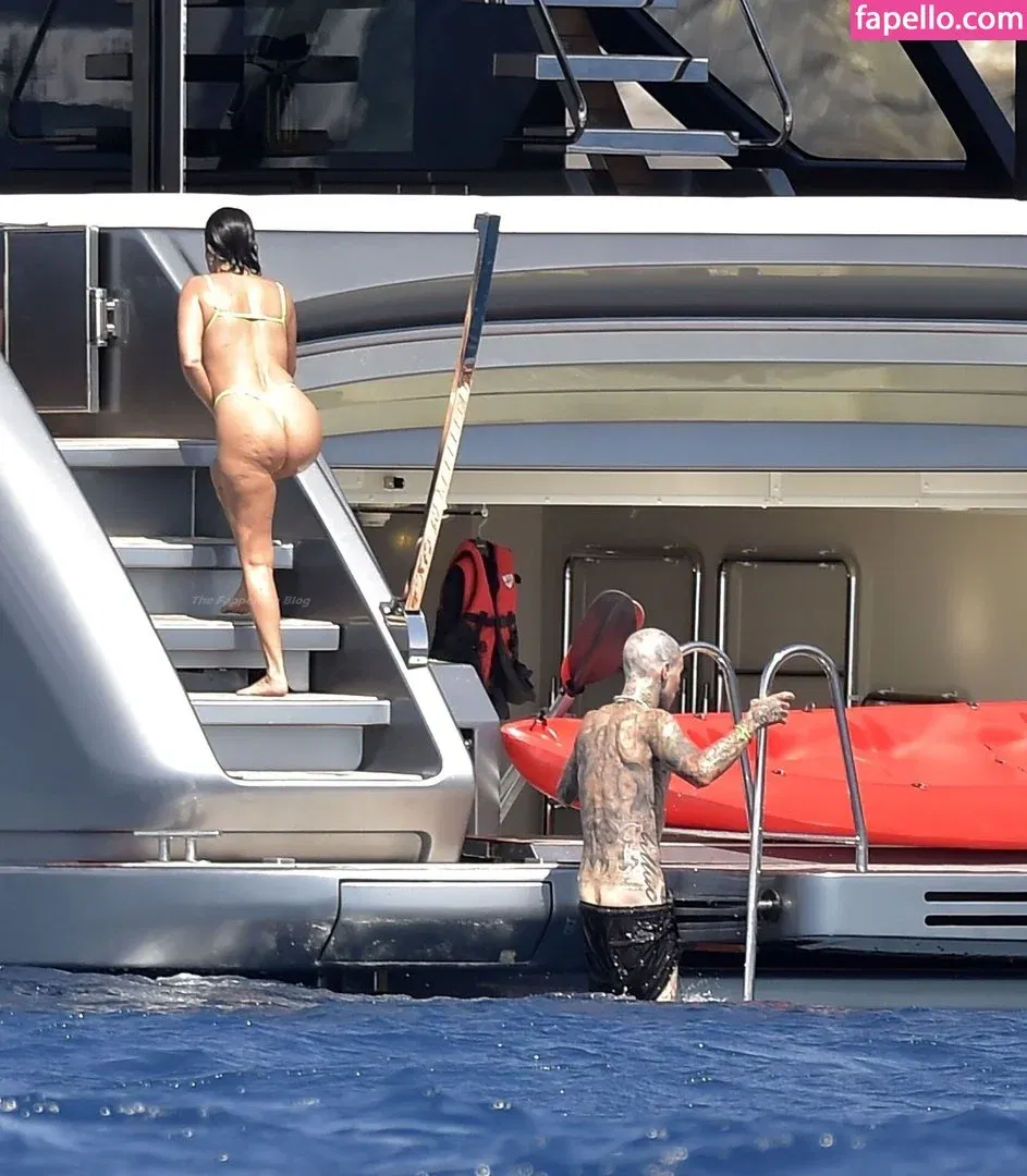 Kourtney Kardashian Onlyfans Photo Gallery 