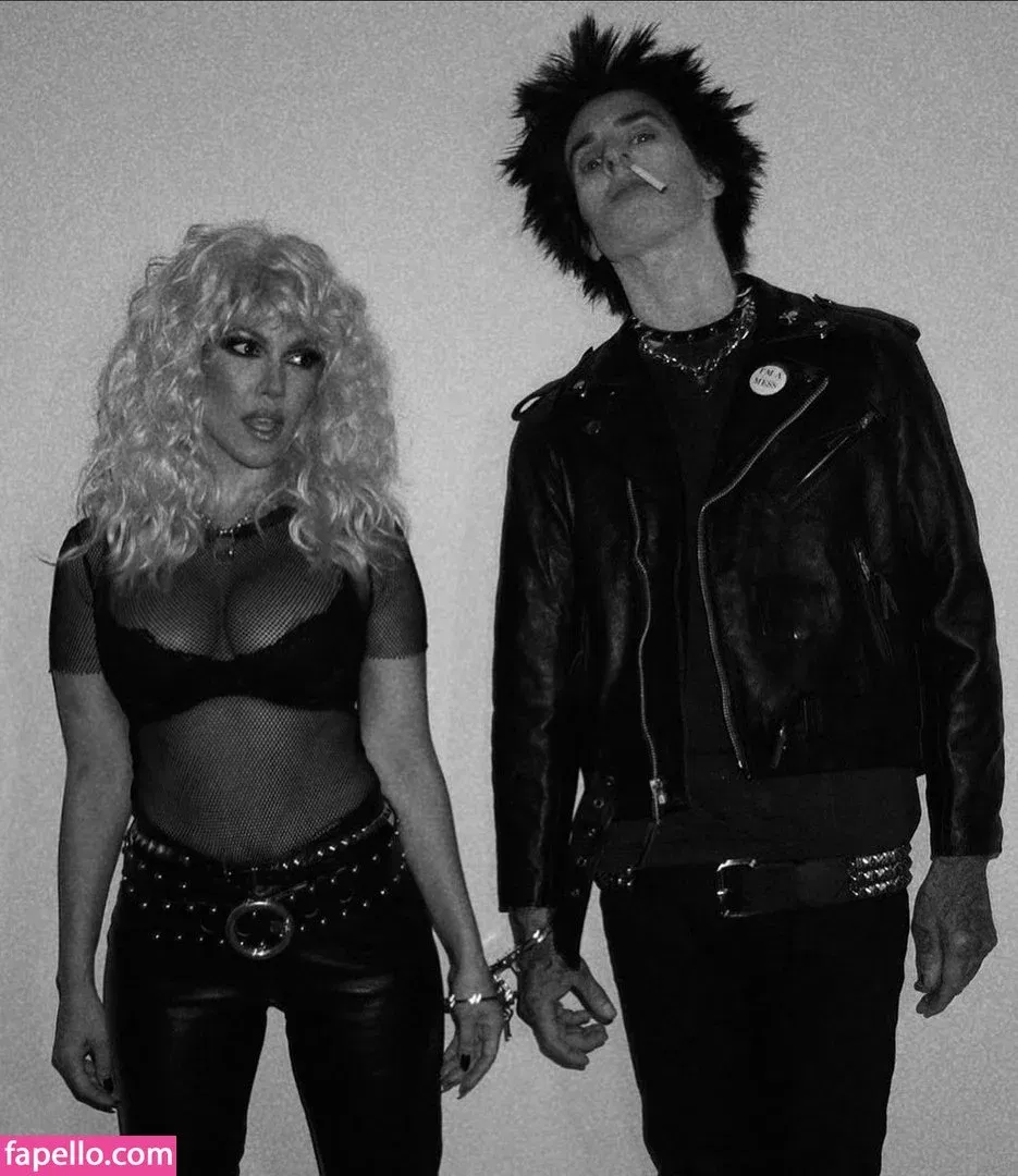 Kourtney Kardashian Onlyfans Photo Gallery 