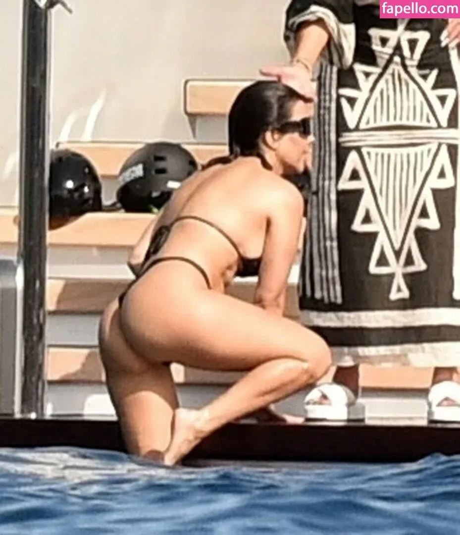 Kourtney Kardashian Onlyfans Photo Gallery 