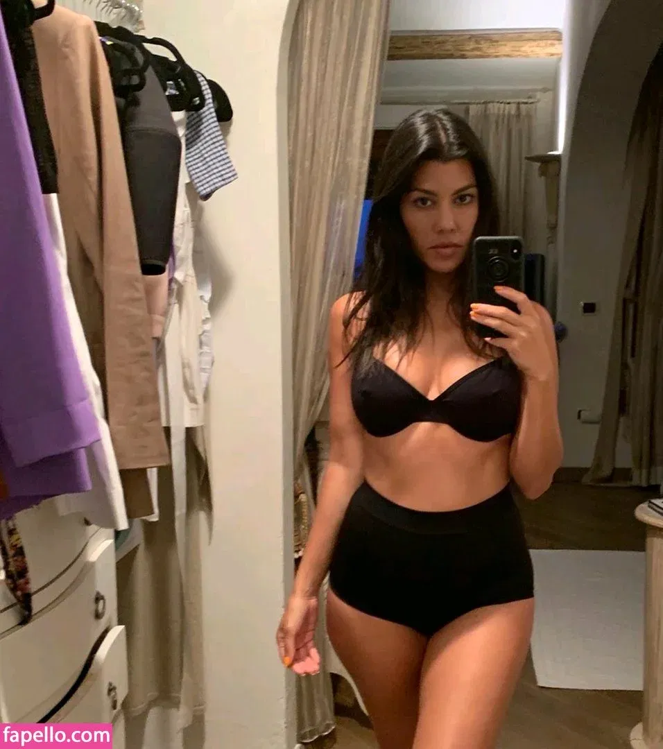 Kourtney Kardashian Onlyfans Photo Gallery 