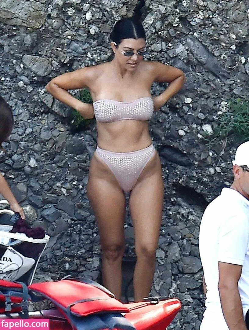 Kourtney Kardashian Onlyfans Photo Gallery 