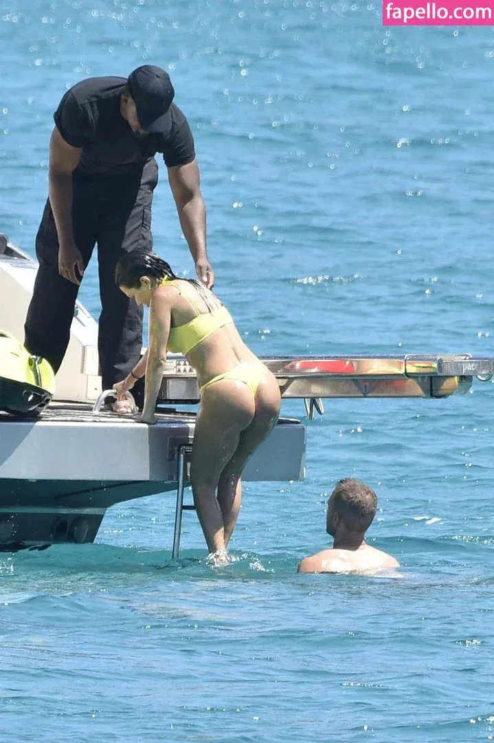 Kourtney Kardashian Onlyfans Photo Gallery 