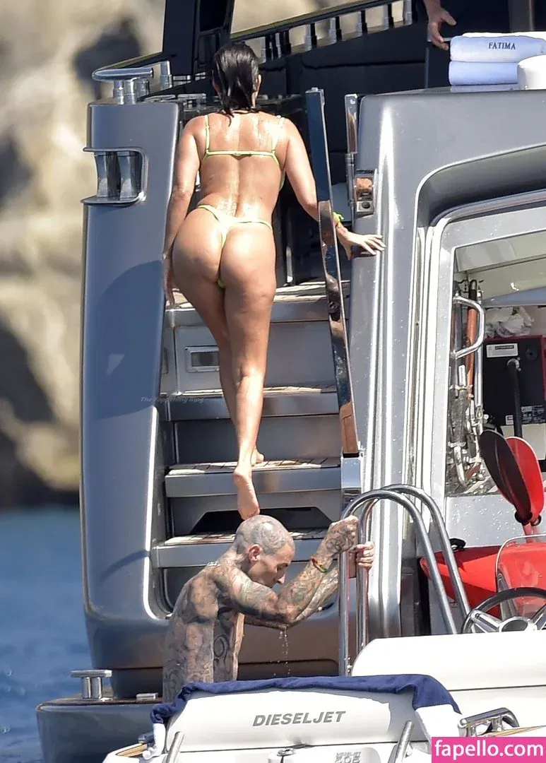 Kourtney Kardashian Onlyfans Photo Gallery 