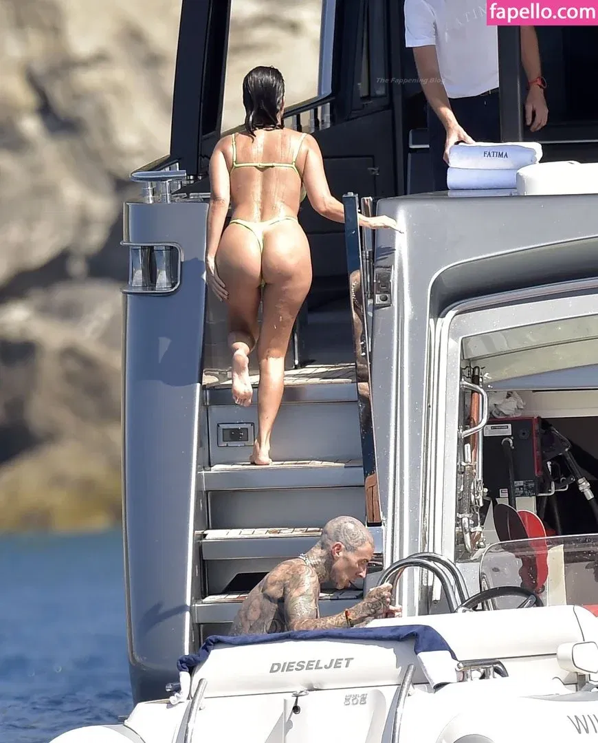 Kourtney Kardashian Onlyfans Photo Gallery 