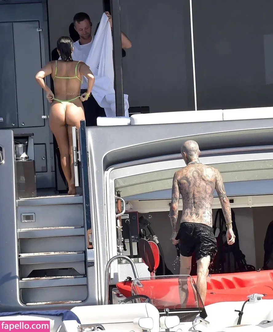 Kourtney Kardashian Onlyfans Photo Gallery 