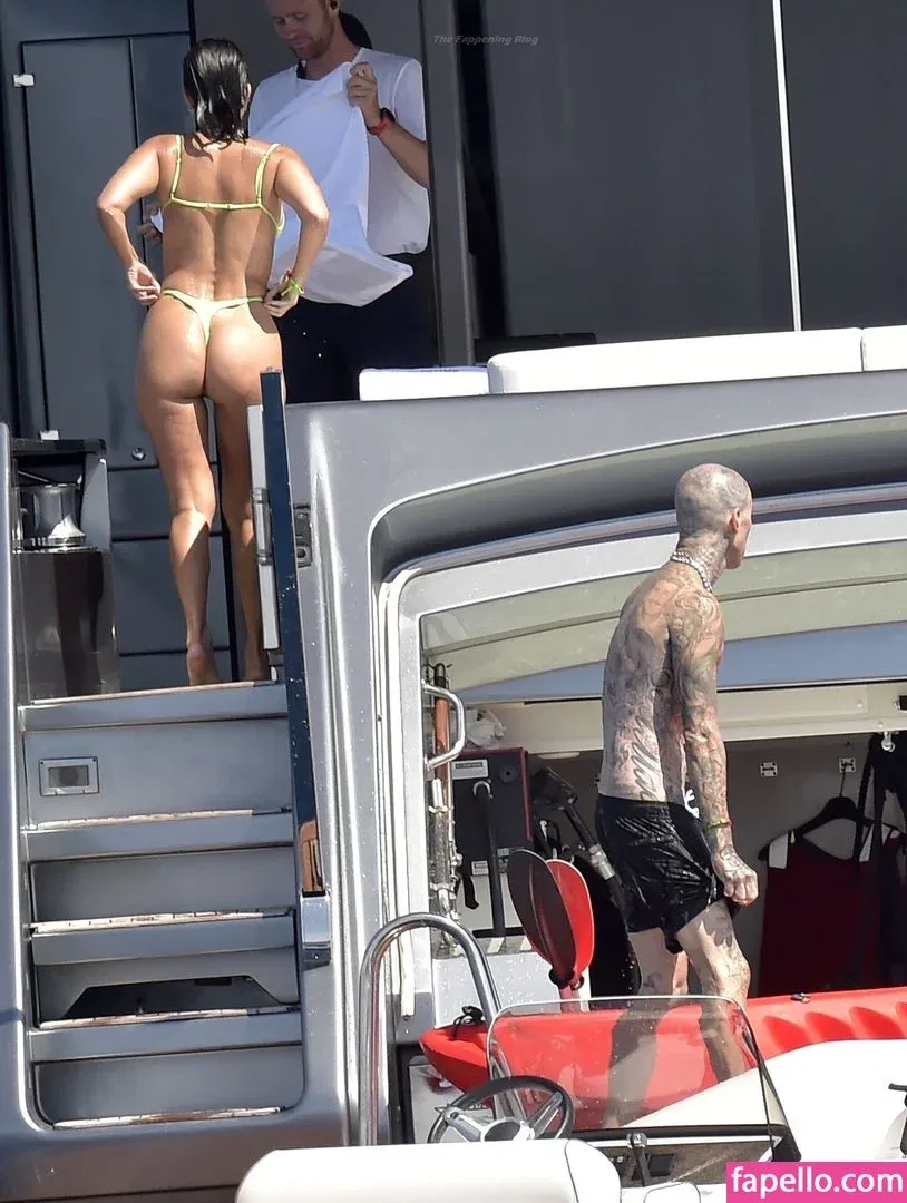 Kourtney Kardashian Onlyfans Photo Gallery 