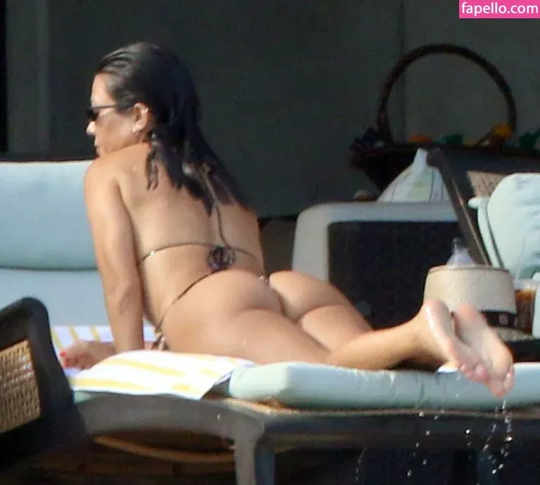 Kourtney Kardashian Onlyfans Photo Gallery 