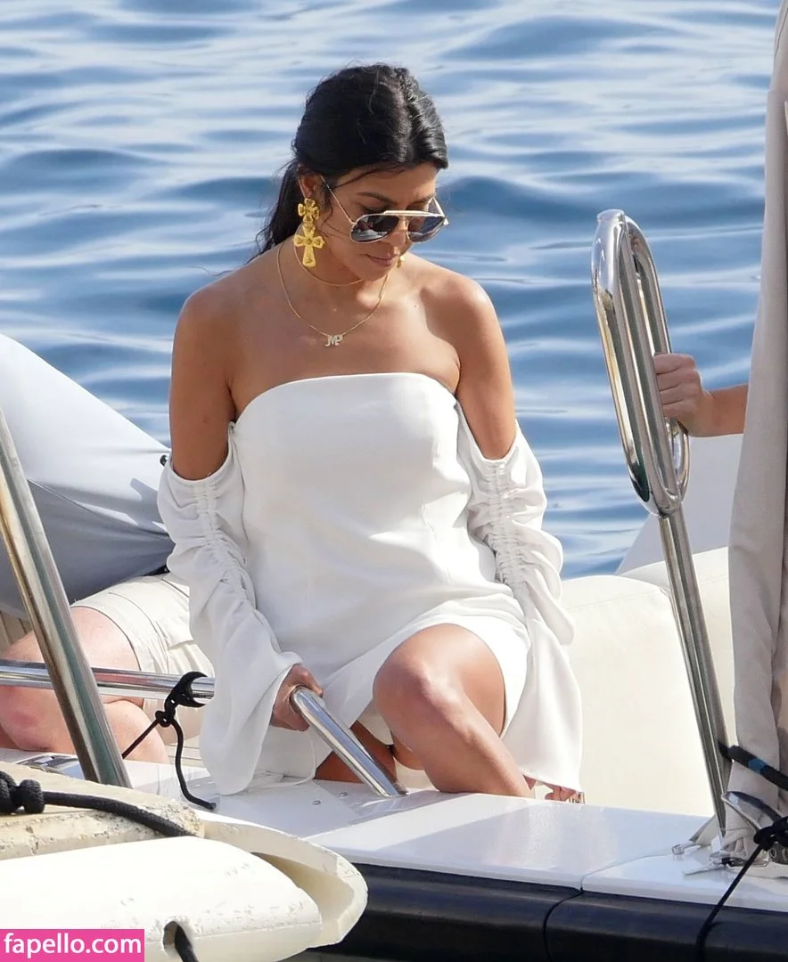 Kourtney Kardashian Onlyfans Photo Gallery 