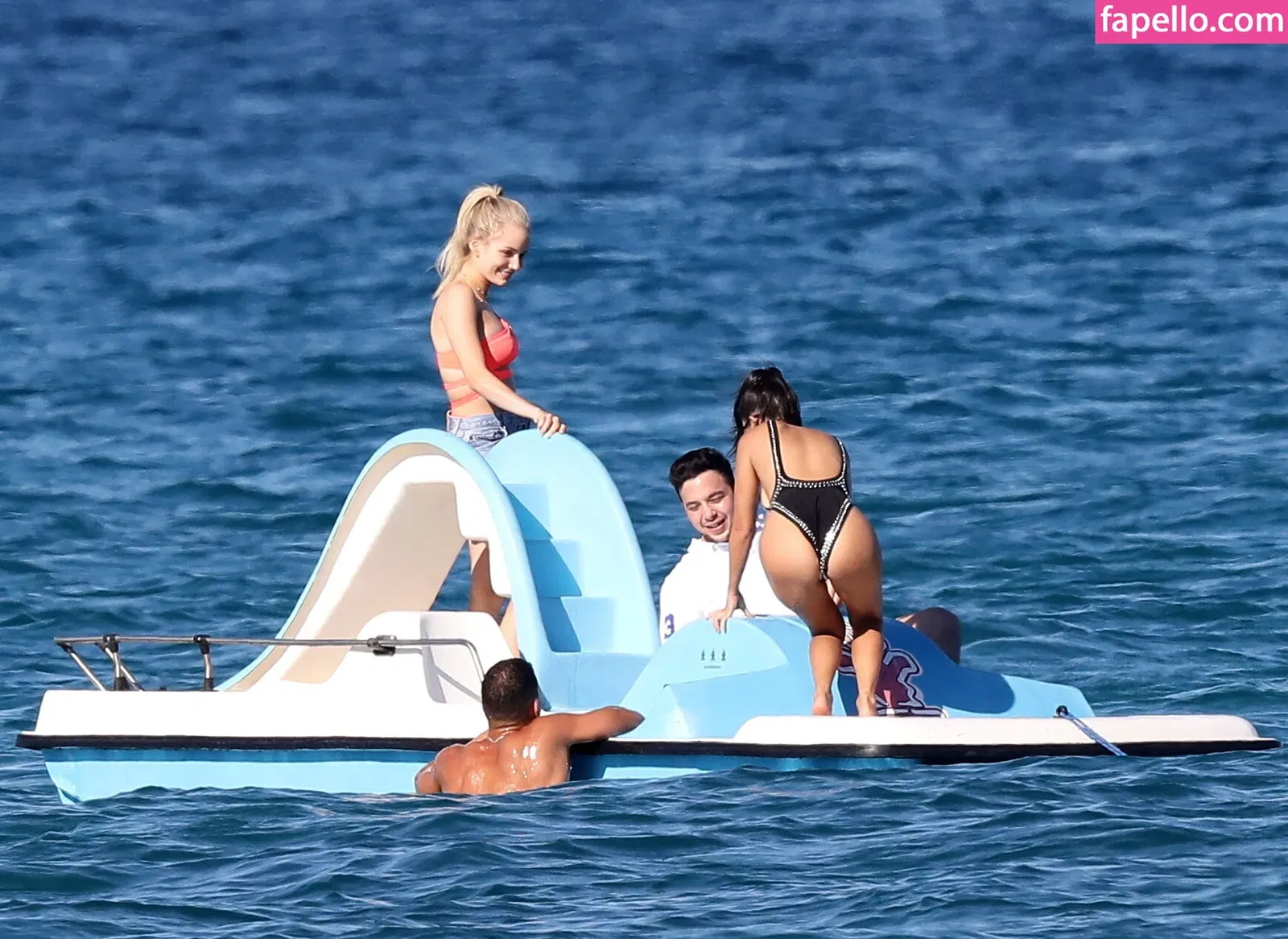 Kourtney Kardashian Onlyfans Photo Gallery 