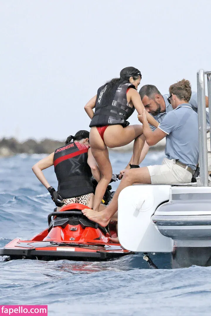 Kourtney Kardashian Onlyfans Photo Gallery 