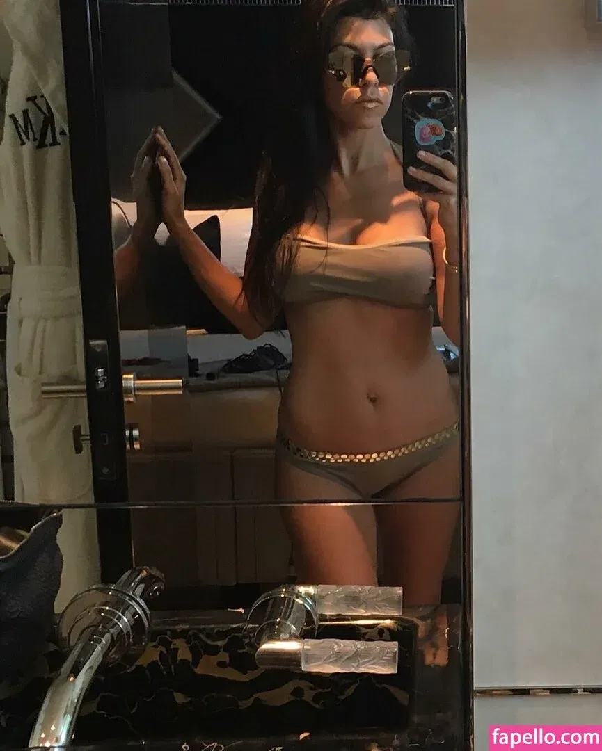 Kourtney Kardashian Onlyfans Photo Gallery 