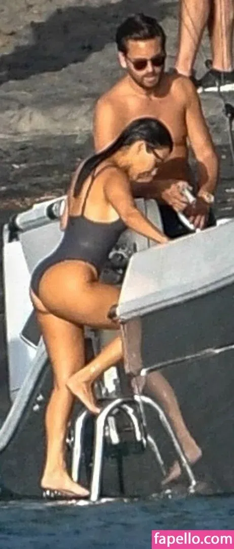 Kourtney Kardashian Onlyfans Photo Gallery 