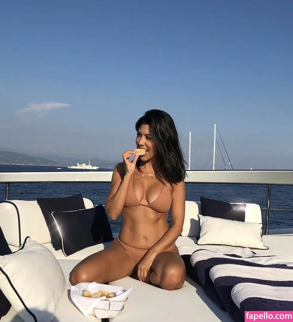 Kourtney Kardashian Onlyfans Photo Gallery 
