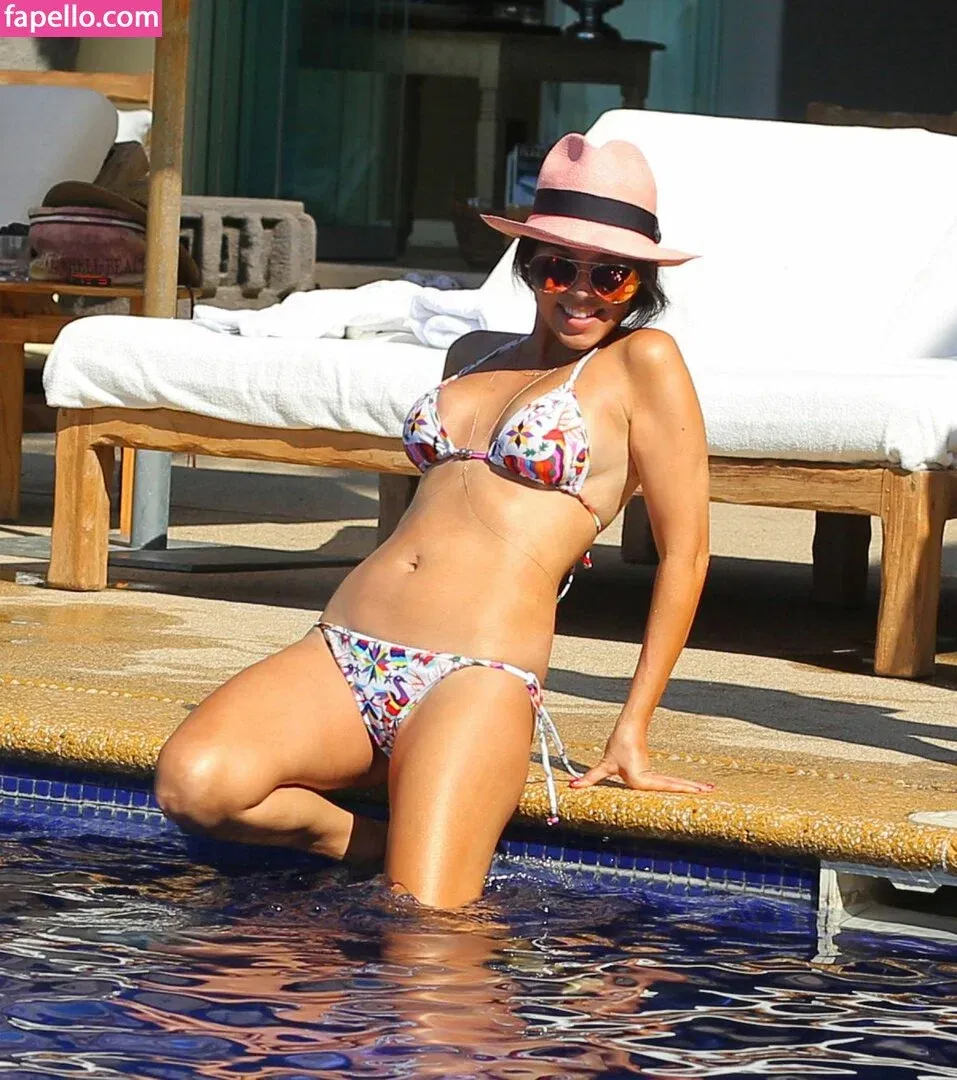 Kourtney Kardashian Onlyfans Photo Gallery 