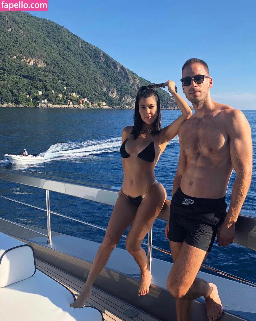 Kourtney Kardashian Onlyfans Photo Gallery 