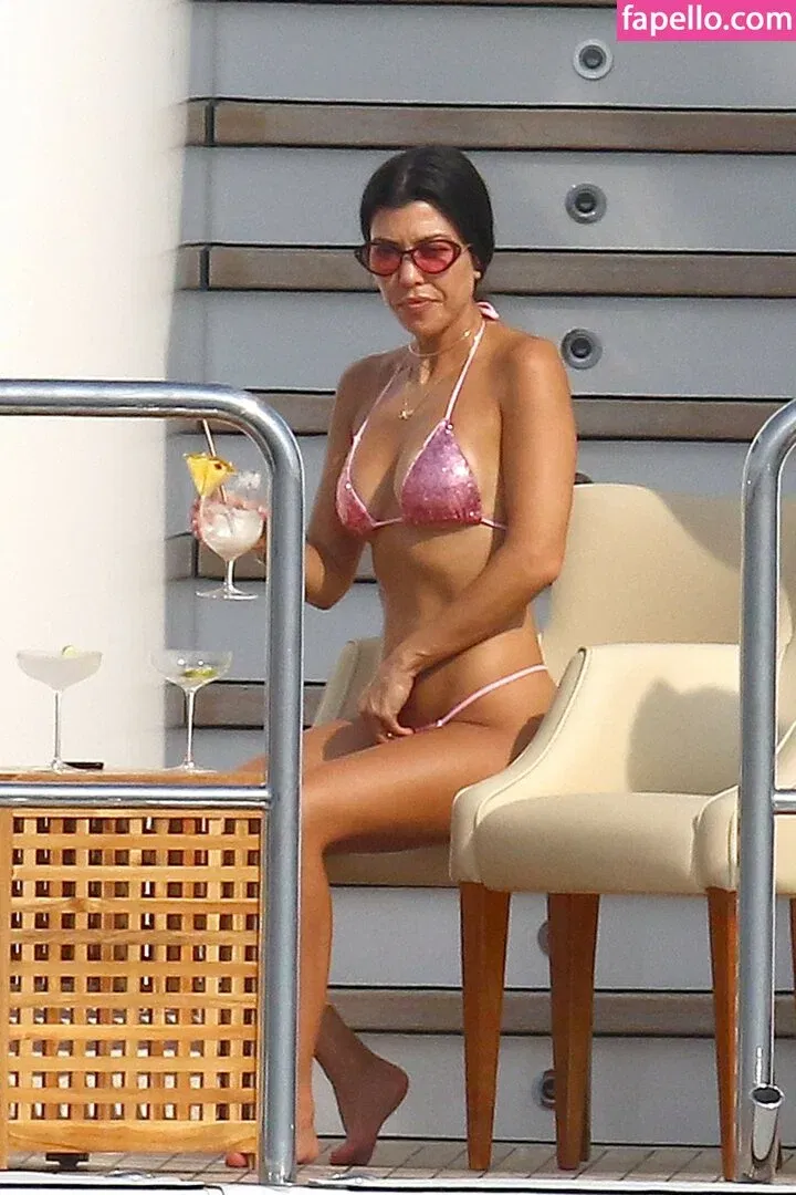 Kourtney Kardashian Onlyfans Photo Gallery 