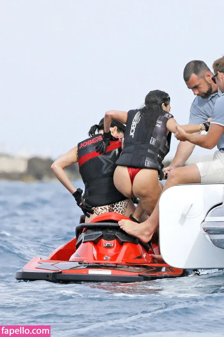 Kourtney Kardashian Onlyfans Photo Gallery 