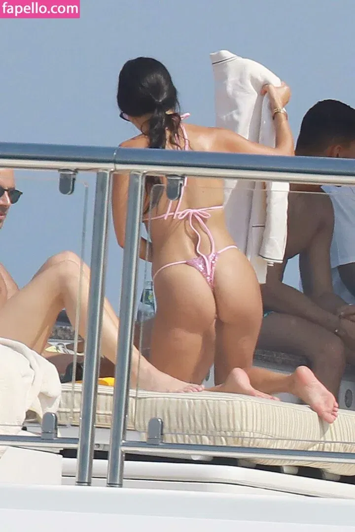 Kourtney Kardashian Onlyfans Photo Gallery 